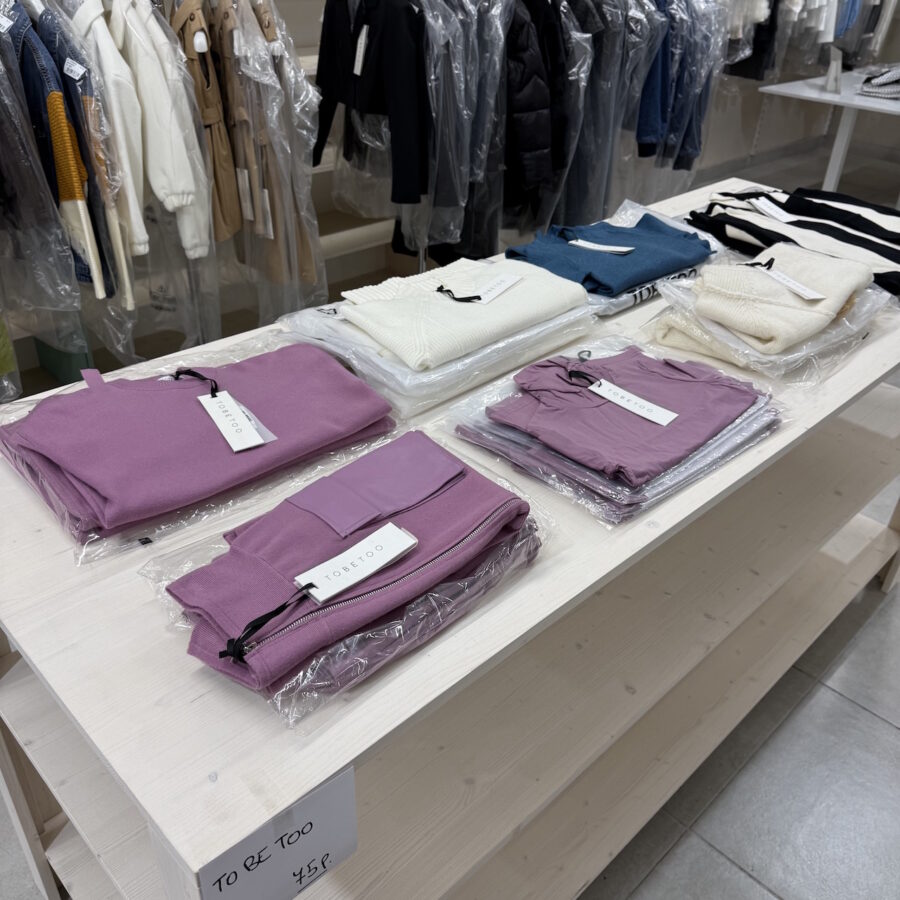 TO BE TOO   €8,00 - immagine 14